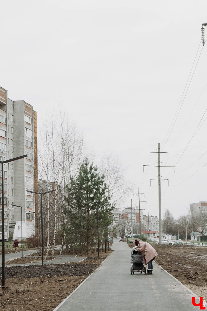 Парк «Добросельский» преобразился, а на улице Соколова-Соколенка появилась пешеходная зона - одни плюсы. А минусы-то есть?