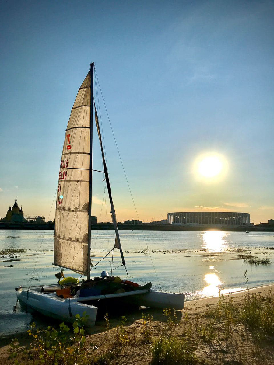 Яхтсмены из Владимира отправились в Нижний Новгород на парусном катамаране по Клязьме и Оке, а на обратном пути едва не лишились катамарана возле Дзержинска