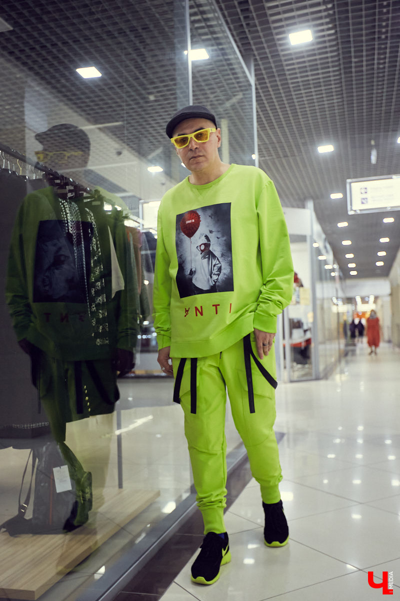 Игорь Сидоров преподает в школе № 22. Можно ли, работая учителем, совмещать требования к внешнему виду и носить любимые вещи?