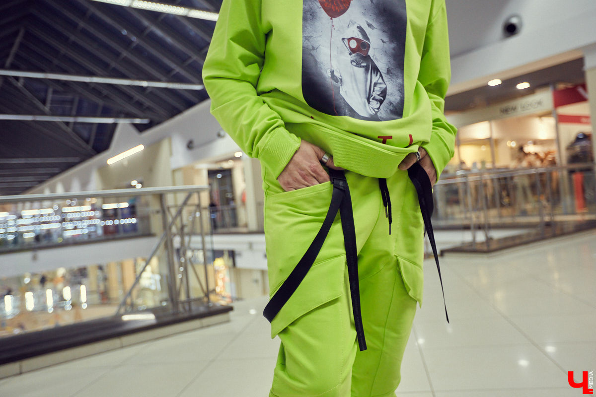 Игорь Сидоров преподает в школе № 22. Можно ли, работая учителем, совмещать требования к внешнему виду и носить любимые вещи?