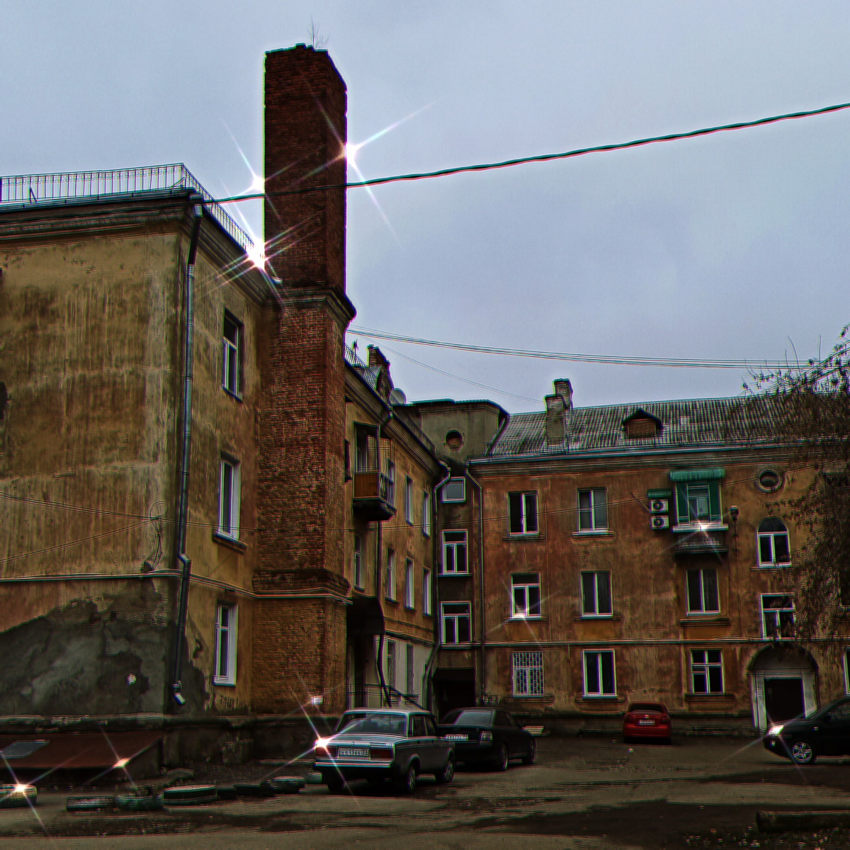 Живем как в Париже, только крыши чуть ниже. Погружаемся в провинциальный визуал, которым заведуют молодые ребята из Мурома