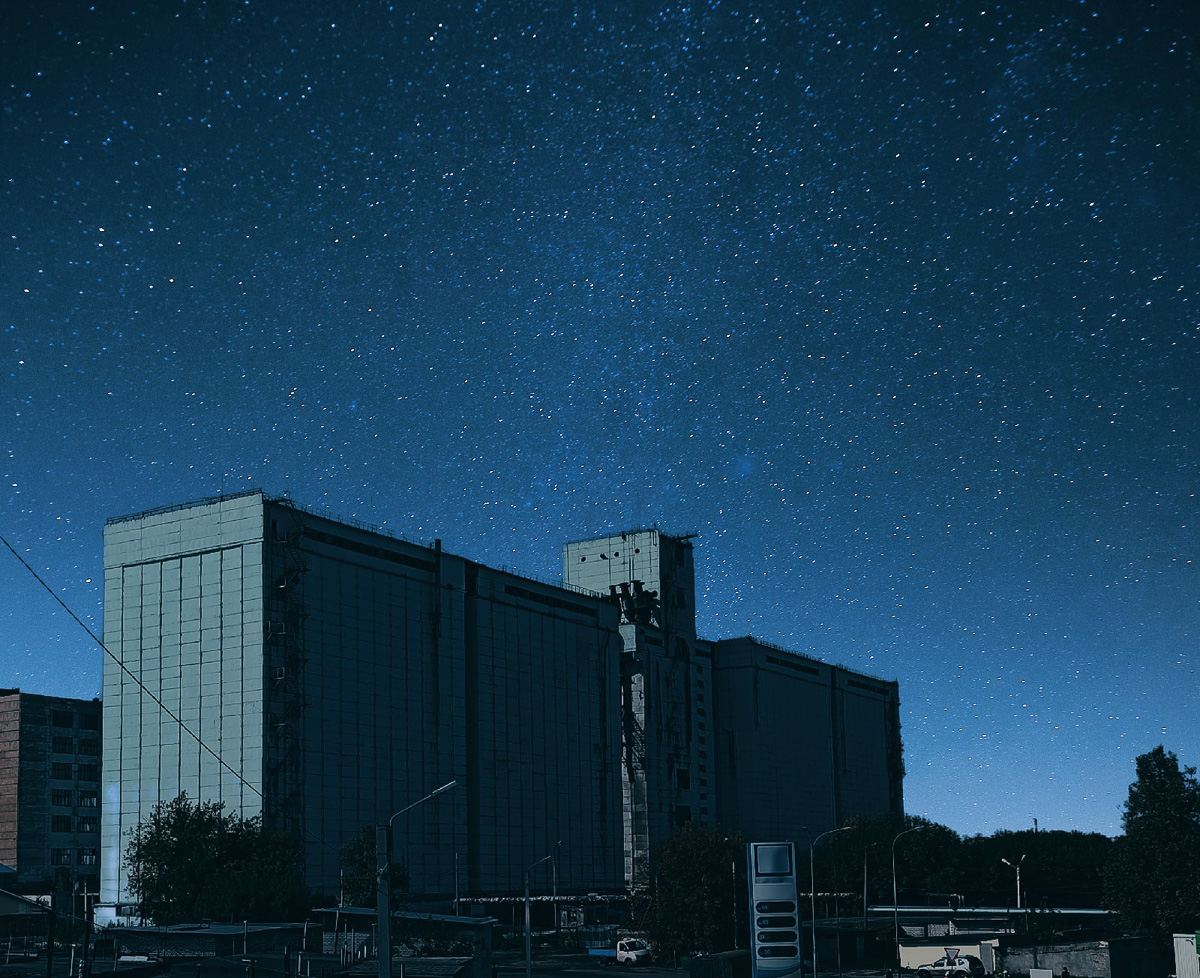 Живем как в Париже, только крыши чуть ниже. Погружаемся в провинциальный визуал, которым заведуют молодые ребята из Мурома