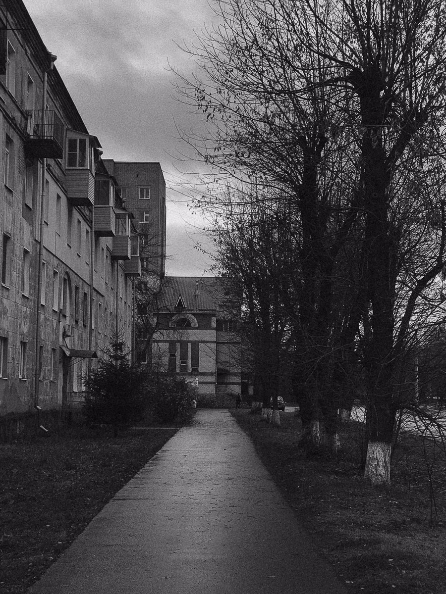 Живем как в Париже, только крыши чуть ниже. Погружаемся в провинциальный визуал, которым заведуют молодые ребята из Мурома