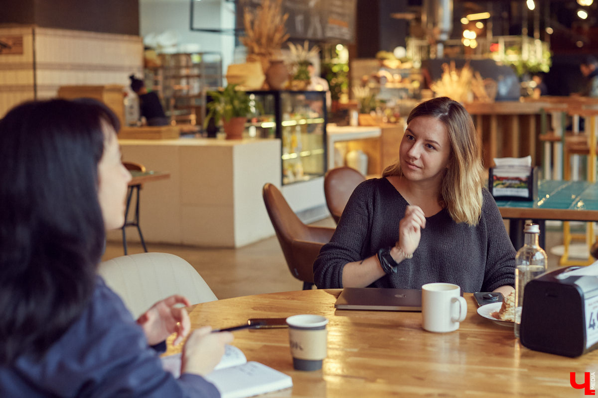 Продюсер Сабина Удальцова хотела переехать в Италию, но осталась во Владимире из-за закрытых границ. Как успешно работать на фрилансе в провинции и снимать рекламу для Vogue и Microsoft?