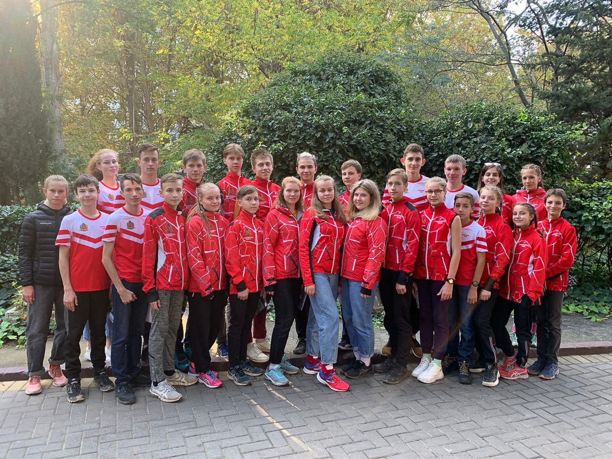Молодежная региональная сборная по спортивному ориентированию сумела приятно удивить на Первенстве России, завоевав девять медалей, четыре из которых — «золотые». О том, как ковалась победа и какие еще результаты были достигнуты за минувший год, спортсмены и их тренеры рассказали сами
