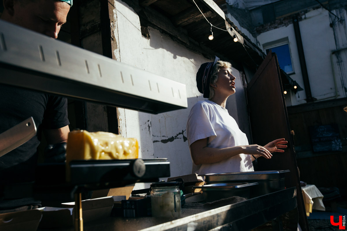 Кулинарные стартапы Владимира нашли место под крышей. Теперь кафешки из дворика в центре города уютно гнездятся в новой локации