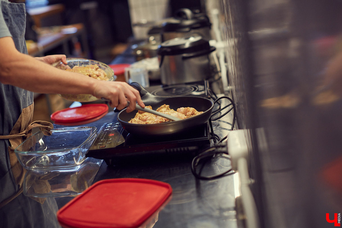 Кулинарные стартапы Владимира нашли место под крышей. Теперь кафешки из дворика в центре города уютно гнездятся в новой локации