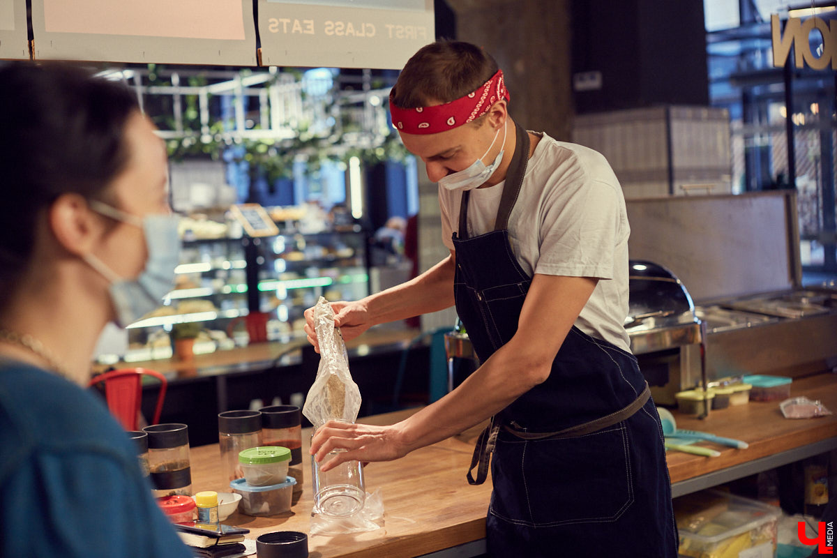 Кулинарные стартапы Владимира нашли место под крышей. Теперь кафешки из дворика в центре города уютно гнездятся в новой локации