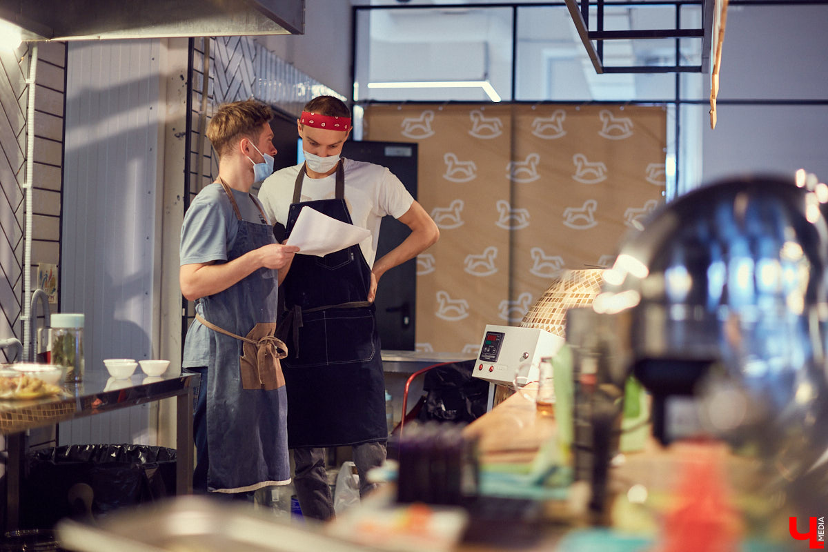 Кулинарные стартапы Владимира нашли место под крышей. Теперь кафешки из дворика в центре города уютно гнездятся в новой локации