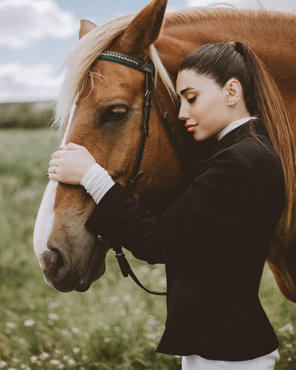 Принц на белом коне, амазонки, аристократки и прекрасные лошади в нашей новой Instagram-подборке