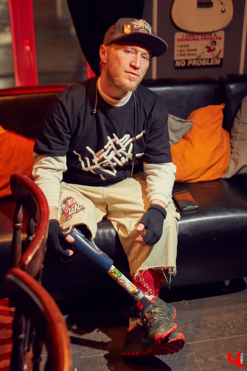 Поэт, скандалист и автор «Шести Пяток» Петр Мухаев в большом откровенном интервью рассказал о творчестве, жизненных обстоятельствах и продвижении