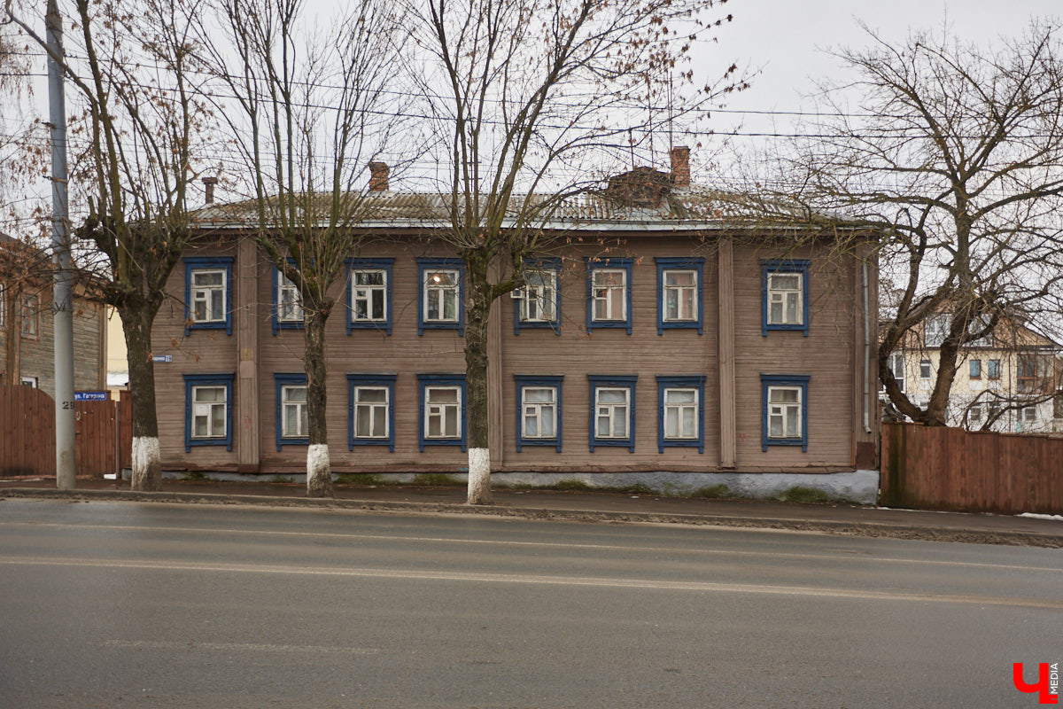 Прогулялись по владимирским улицам и посмотрели свежим взглядом на примечательные деревянные дома