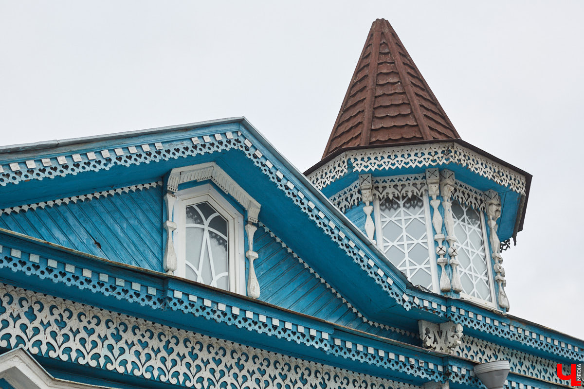 Прогулялись по владимирским улицам и посмотрели свежим взглядом на примечательные деревянные дома