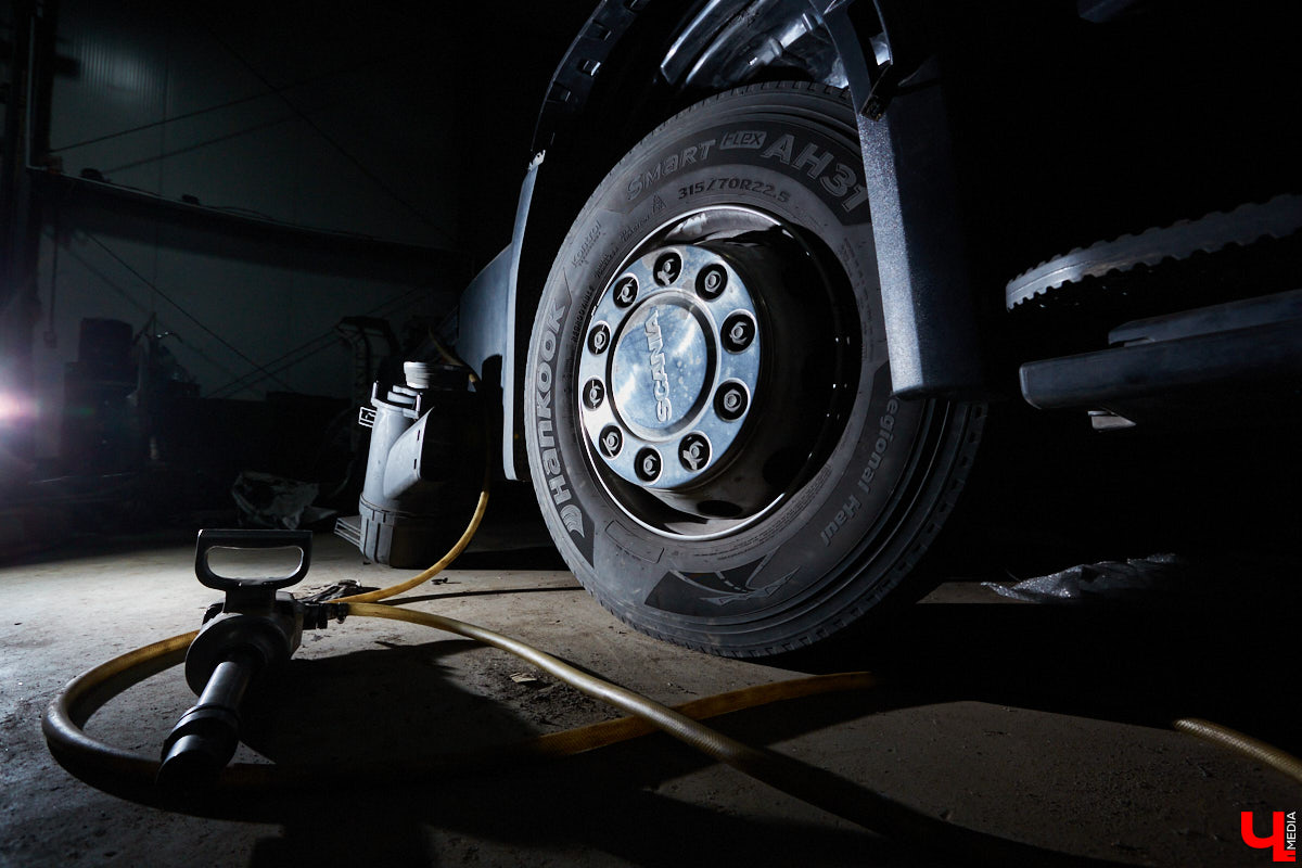 Настоящий мужской блог, в котором серьезные парни работают с огромными автомобилями за 10 миллионов рублей