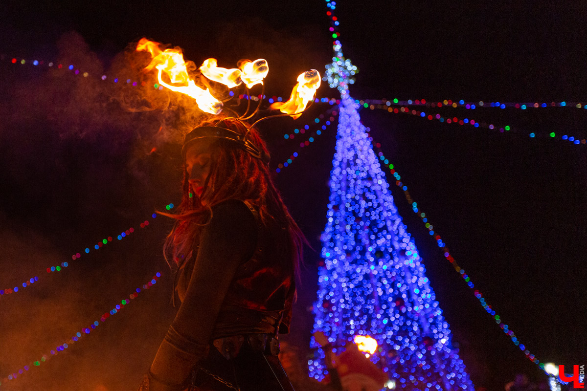 Традиционный каток в парке «Липки» готовят к открытию. И привычный уже праздник готовят