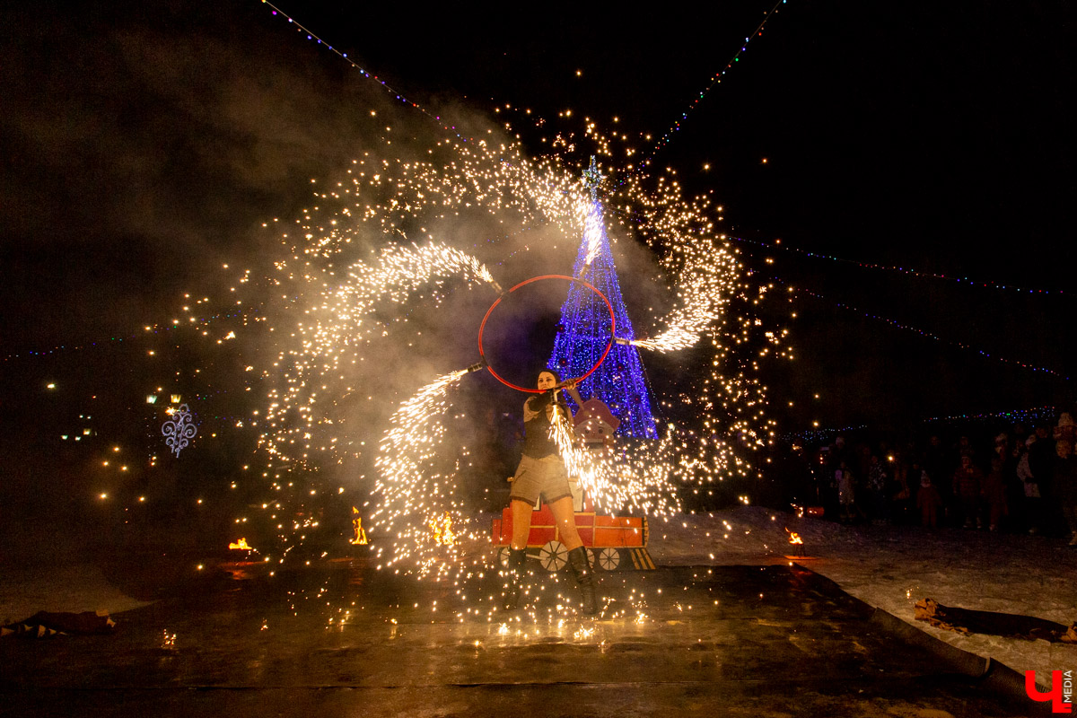 Традиционный каток в парке «Липки» готовят к открытию. И привычный уже праздник готовят