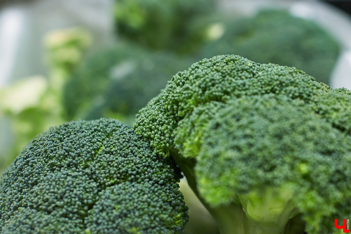 Шеф Roulet и книжный блогер приготовили вегетарианский салат для приличного человека: с киноа, ажурным баклажаном и огненными черри