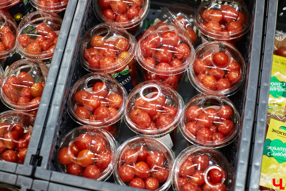 Шеф Roulet и книжный блогер приготовили вегетарианский салат для приличного человека: с киноа, ажурным баклажаном и огненными черри