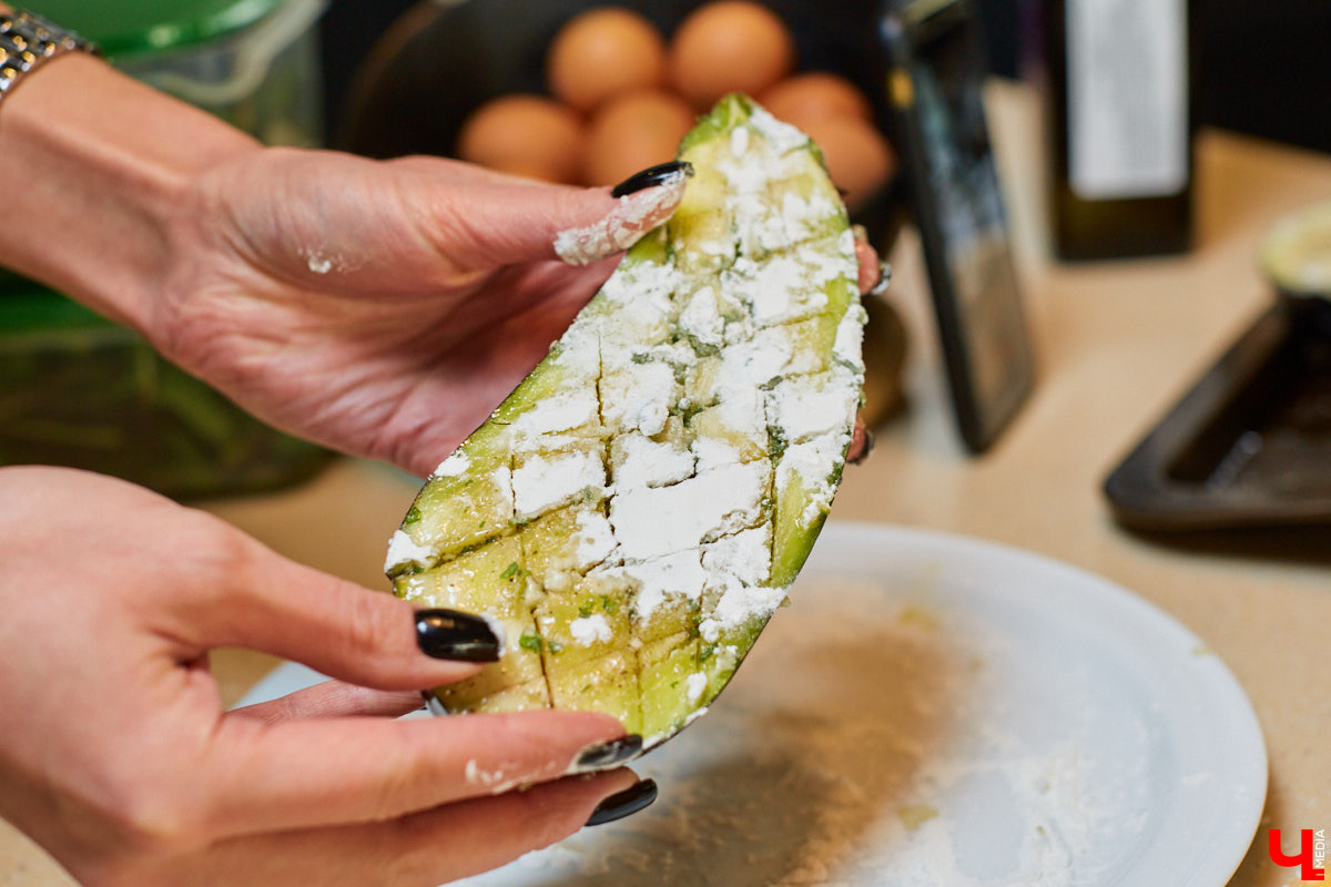 Шеф Roulet и книжный блогер приготовили вегетарианский салат для приличного человека: с киноа, ажурным баклажаном и огненными черри