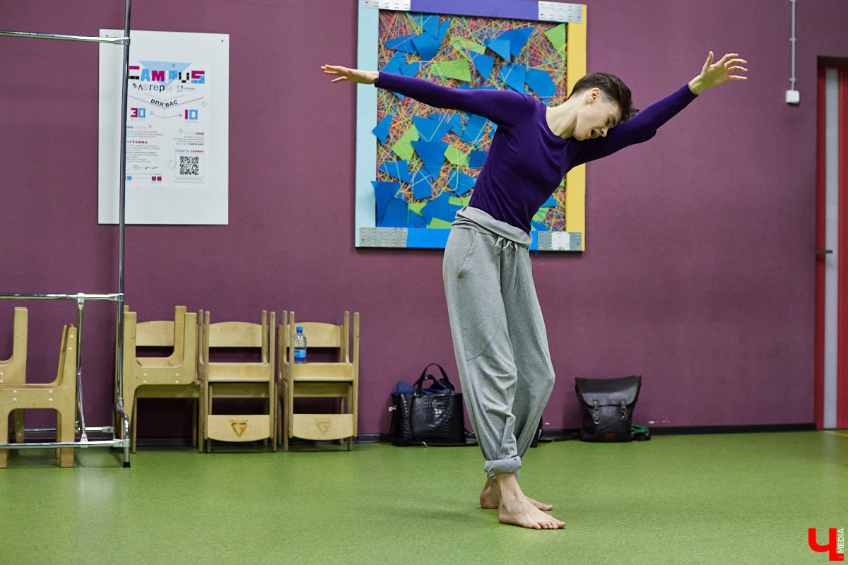 Во Владимир с мастер-классом приезжал Ярослав Францев — танцовщик из Москвы и автор методики Play Body Mind. Получилось ли через медитацию, тело и звук проработать невыраженные чувств