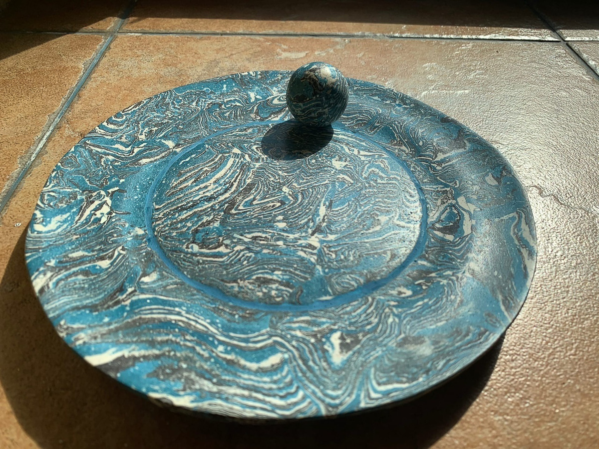 Небольшая мастерская во Владимире работает в технике скальолы. Проект «Странные камни» — о мечте изобрести малахит