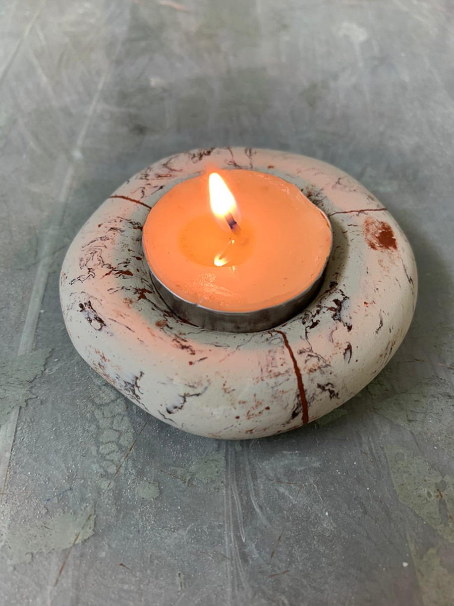 Небольшая мастерская во Владимире работает в технике скальолы. Проект «Странные камни» — о мечте изобрести малахит