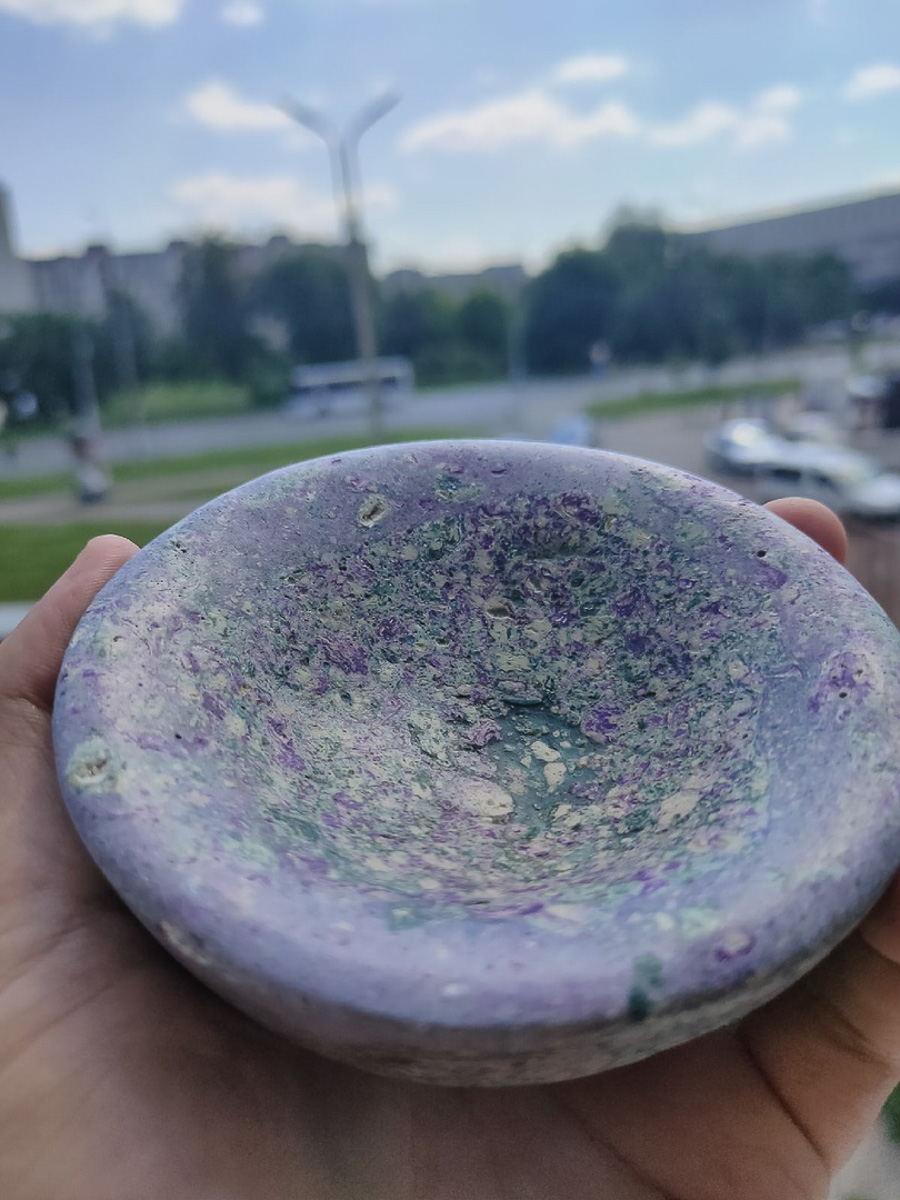 Небольшая мастерская во Владимире работает в технике скальолы. Проект «Странные камни» — о мечте изобрести малахит