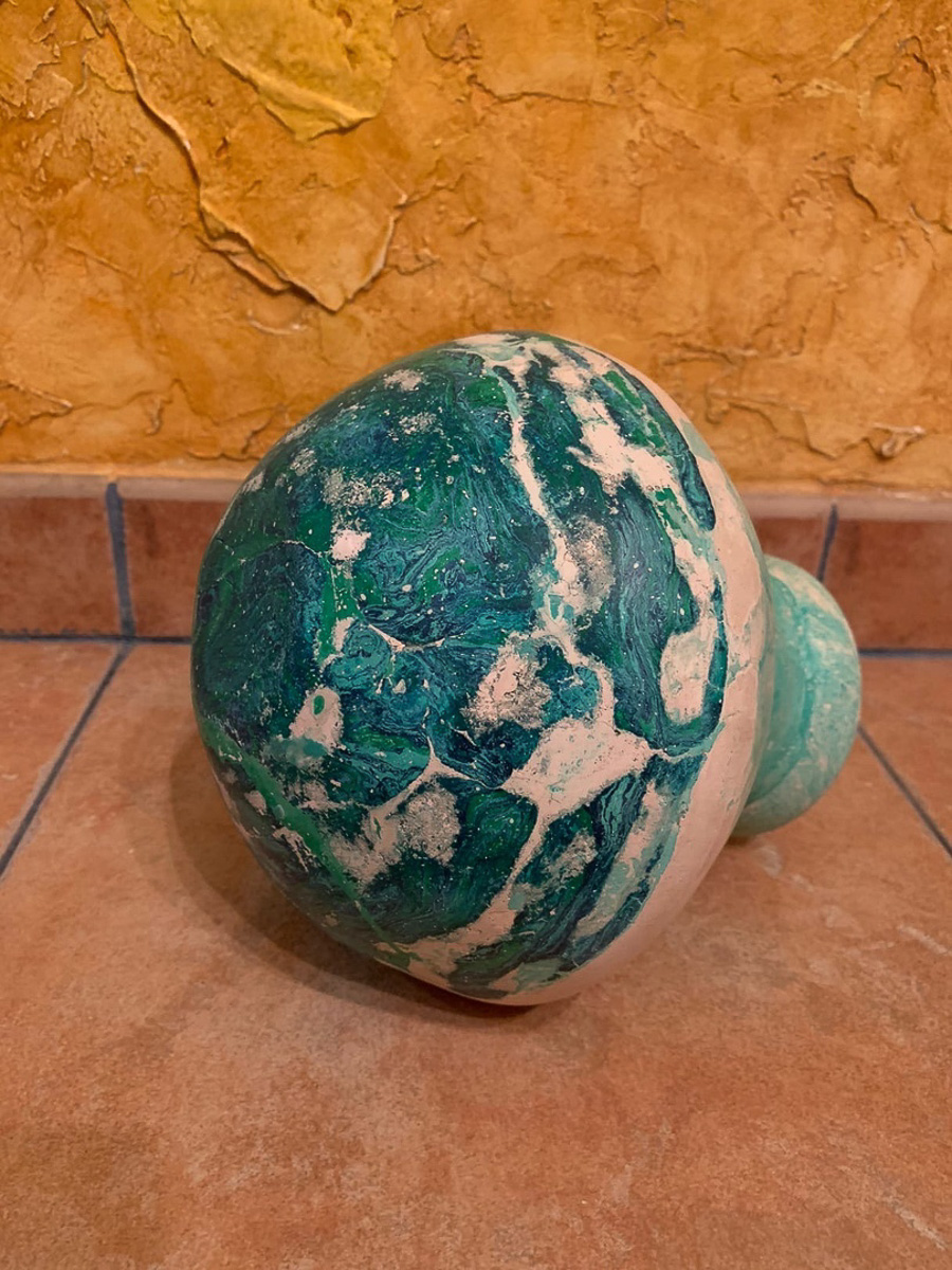 Небольшая мастерская во Владимире работает в технике скальолы. Проект «Странные камни» — о мечте изобрести малахит