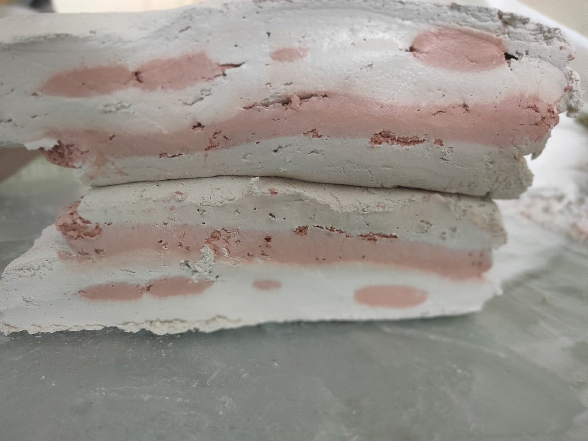 Небольшая мастерская во Владимире работает в технике скальолы. Проект «Странные камни» — о мечте изобрести малахит