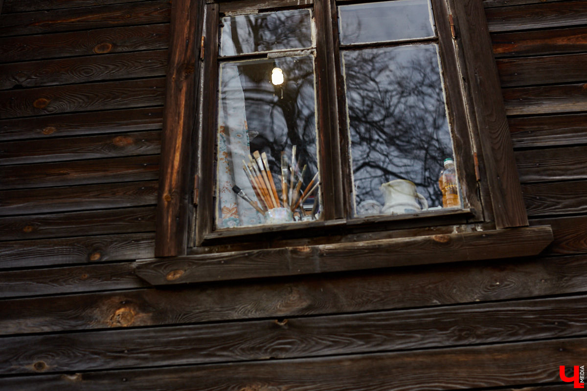 В 1927 году Подбульварную соединили с Подсоборной и присвоили новой длинной улице фамилию. Улица Урицкого располагается на «опасном» холме, близко к железной дороге и прямо под центральными соборами 12 века.