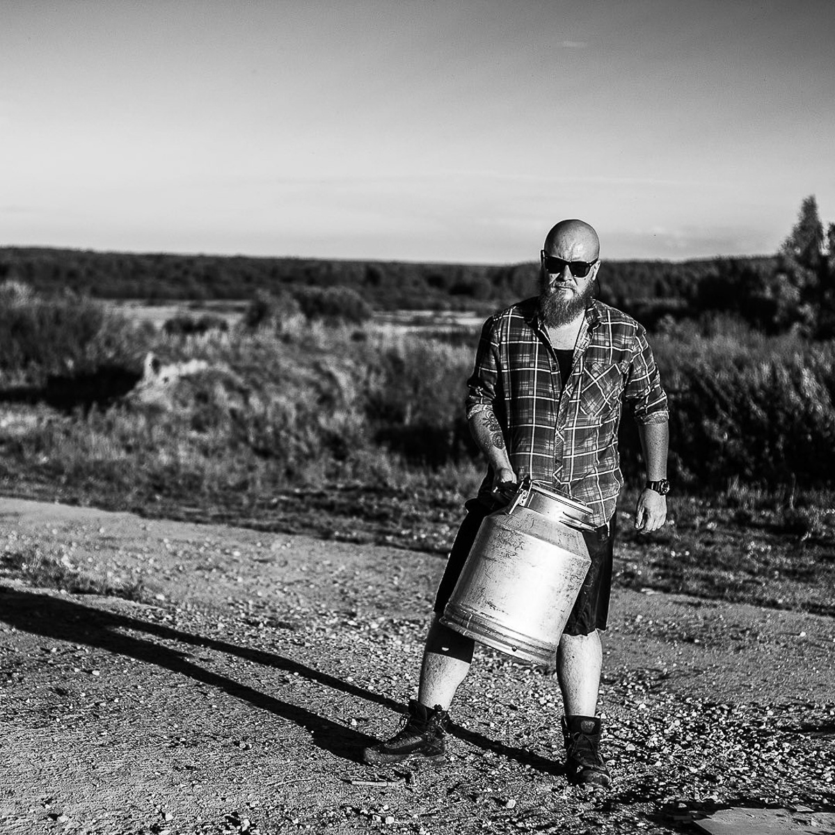 Денис — москвич, занимался творческими профессиями. Три года назад он кардинально изменил свою жизнь и стал фермером. Как ему живется в глубинке?