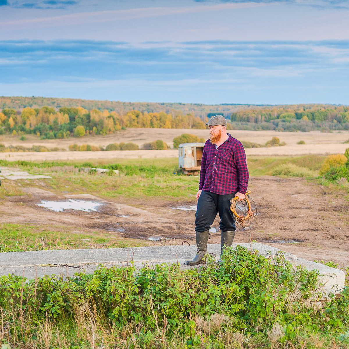 Денис — москвич, занимался творческими профессиями. Три года назад он кардинально изменил свою жизнь и стал фермером. Как ему живется в глубинке?