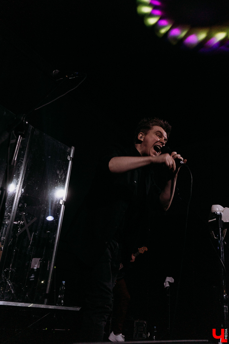 Разговариваем с петербургской группой «Аффинаж» в гримерке перед концертом, напоминавшим театральное представление