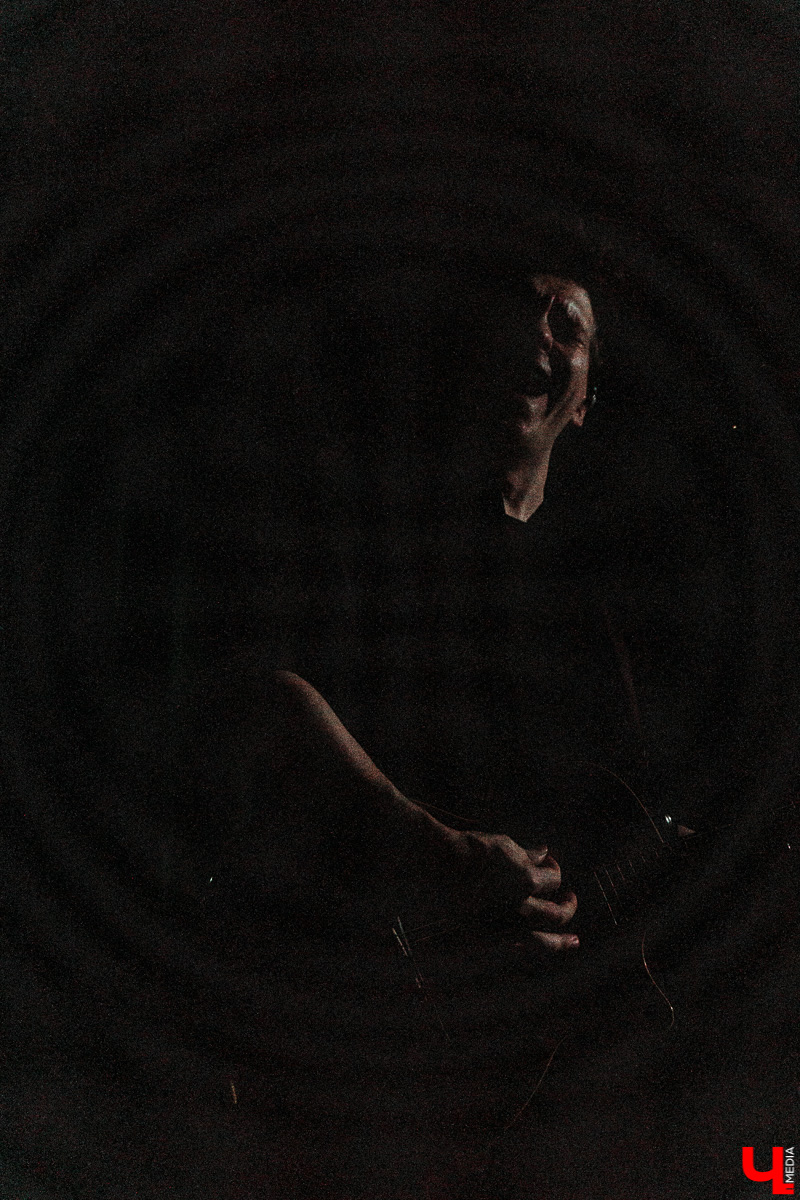 Разговариваем с петербургской группой «Аффинаж» в гримерке перед концертом, напоминавшим театральное представление