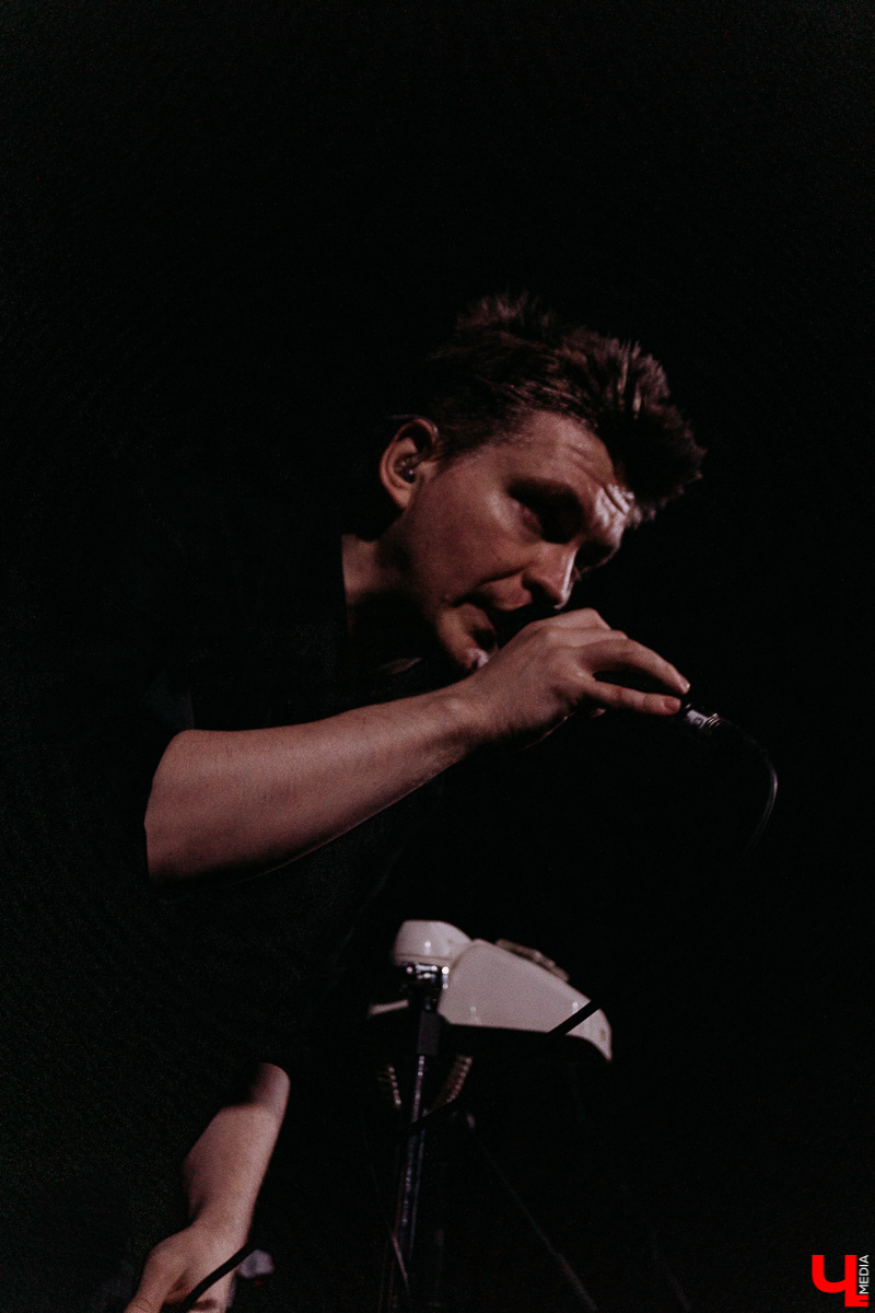 Разговариваем с петербургской группой «Аффинаж» в гримерке перед концертом, напоминавшим театральное представление