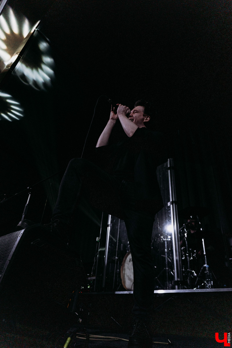 Разговариваем с петербургской группой «Аффинаж» в гримерке перед концертом, напоминавшим театральное представление