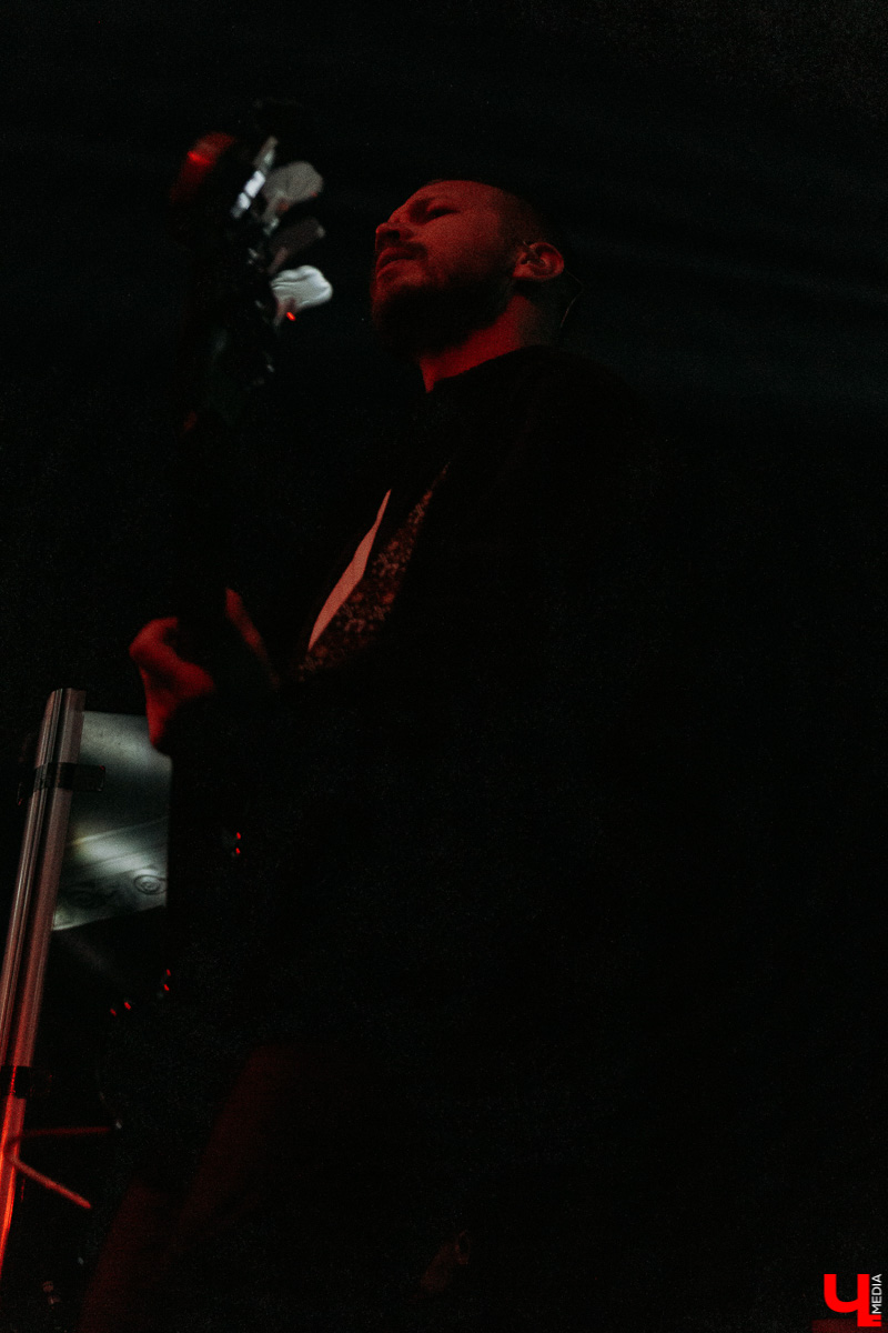 Разговариваем с петербургской группой «Аффинаж» в гримерке перед концертом, напоминавшим театральное представление