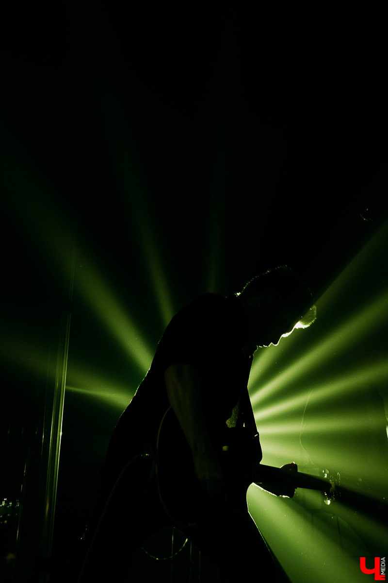 Разговариваем с петербургской группой «Аффинаж» в гримерке перед концертом, напоминавшим театральное представление