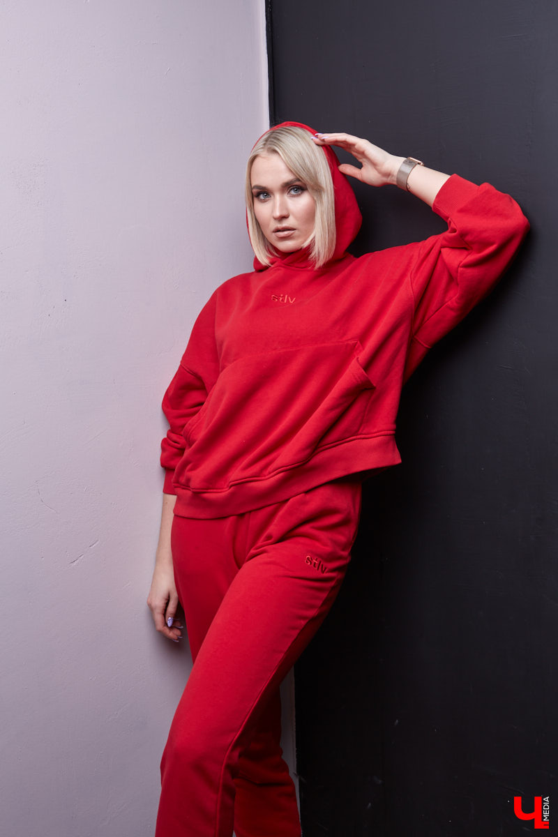 Виктория Силантьева — человек настроения, который любит разные цвета в гардеробе. Все зависит от каждого конкретного дня: таковы правила руководителя отдела маркетинга фитнес-клуба «Атмосфера»