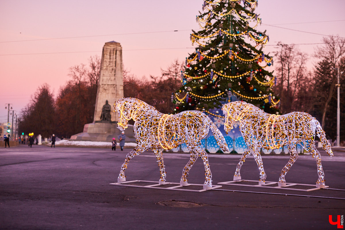 Владимир украсили к Новому году. Это хорошо. Но что могло бы быть сделано лучше?
