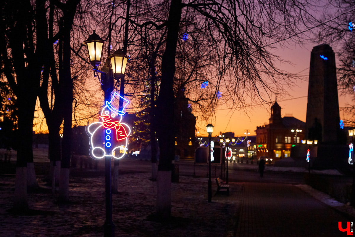 Владимир украсили к Новому году. Это хорошо. Но что могло бы быть сделано лучше?