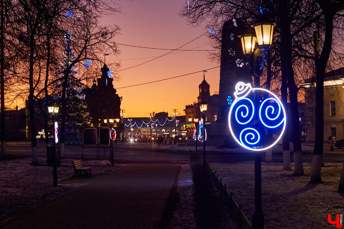 Владимир украсили к Новому году. Это хорошо. Но что могло бы быть сделано лучше?