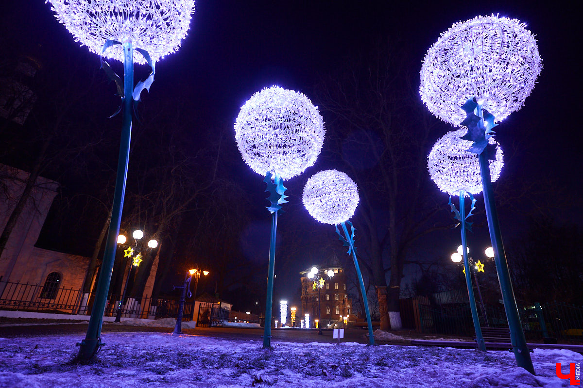 Владимир украсили к Новому году. Это хорошо. Но что могло бы быть сделано лучше?