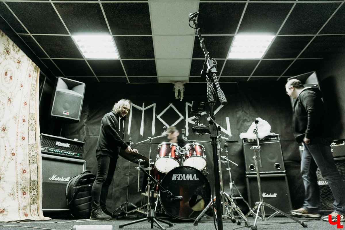 Рассуждаем с основателями микроконцертной площадки о жизни владимирского андеграунда и разбираемся, как под названием “MORG” скрылся позитивный для музыкальной индустрии проект