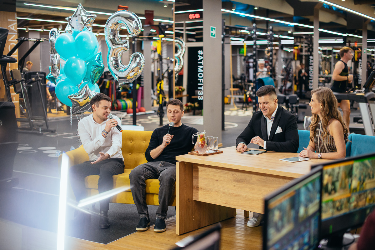 В выходные отгремел третий день рождения «Атмосферы». Да, он выпал не на самый подходящий для вечеринок период, именно поэтому креативная команда фитнес-клуба решила устроить онлайн-праздник!