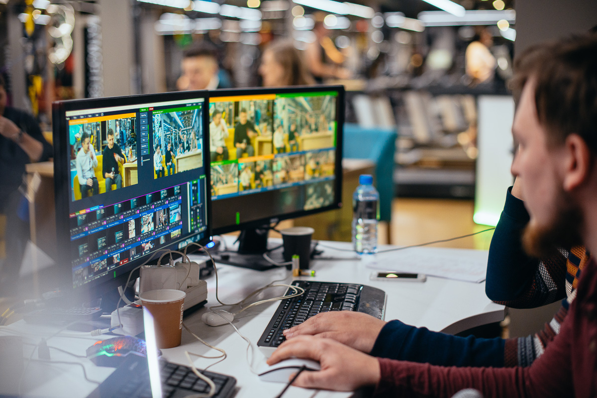 В выходные отгремел третий день рождения «Атмосферы». Да, он выпал не на самый подходящий для вечеринок период, именно поэтому креативная команда фитнес-клуба решила устроить онлайн-праздник!