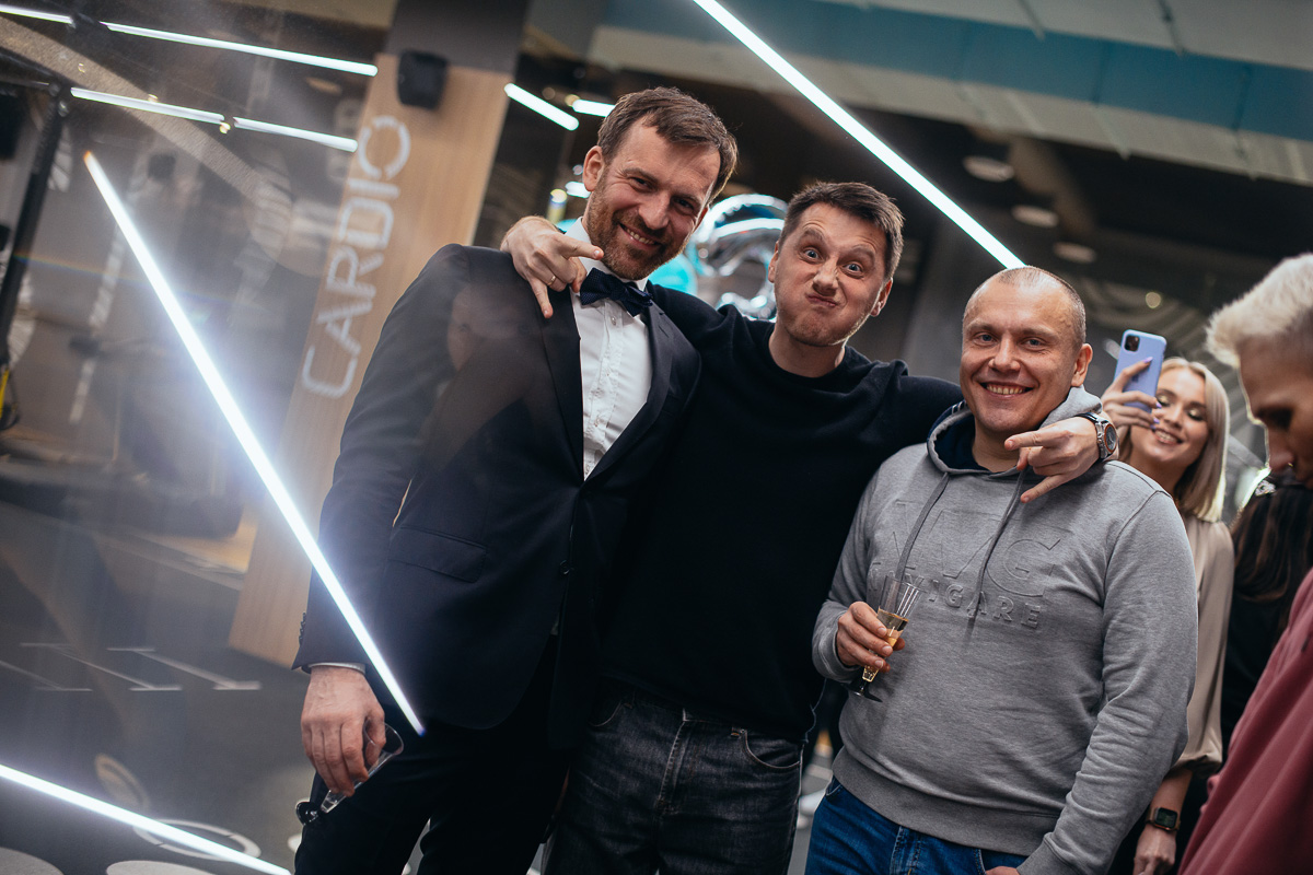 В выходные отгремел третий день рождения «Атмосферы». Да, он выпал не на самый подходящий для вечеринок период, именно поэтому креативная команда фитнес-клуба решила устроить онлайн-праздник!