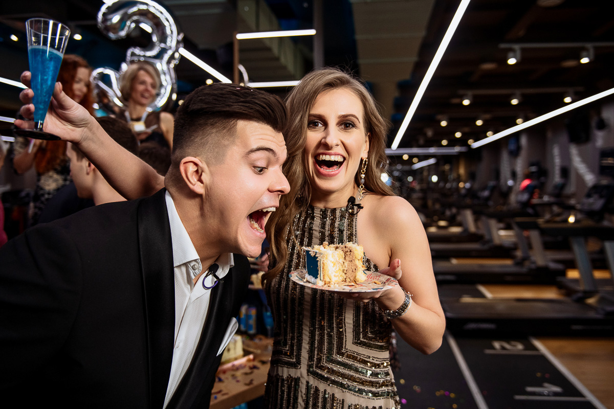 В выходные отгремел третий день рождения «Атмосферы». Да, он выпал не на самый подходящий для вечеринок период, именно поэтому креативная команда фитнес-клуба решила устроить онлайн-праздник!