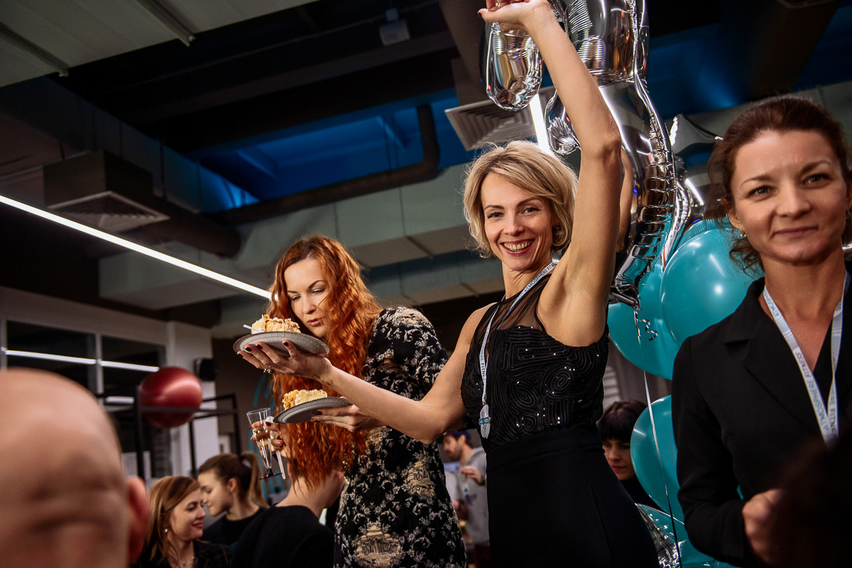 В выходные отгремел третий день рождения «Атмосферы». Да, он выпал не на самый подходящий для вечеринок период, именно поэтому креативная команда фитнес-клуба решила устроить онлайн-праздник!