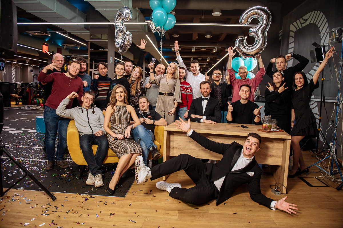 В выходные отгремел третий день рождения «Атмосферы». Да, он выпал не на самый подходящий для вечеринок период, именно поэтому креативная команда фитнес-клуба решила устроить онлайн-праздник!